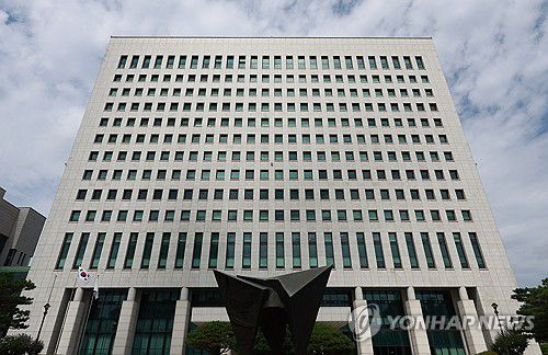 고위당정협의회서 검찰청 폐지, 공소청·중수청 신설 등 확정 계획(서울=연합뉴스) 신현우 기자 = 더불어민주당과 정부, 대통령실이 고위당정협의회에서 검찰청 폐지, 공소청·중대범죄수사청 신설 등을 포함한 정부조직 개편안을 확정할 계획인 가운데 7일 서울 서초구 대검찰청.2025.9.7 nowwego@yna.co.kr