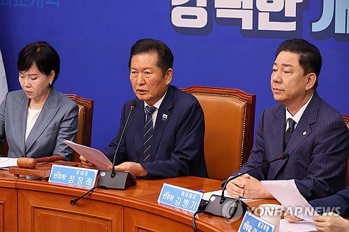 정청래 대표, 최고위에서 발언(서울=연합뉴스) 황광모 기자 = 더불어민주당 정청래 대표가 8일 국회에서 열린 최고위원회의에서 발언하고 있다. 2025.9.8 hkmpooh@yna.co.kr