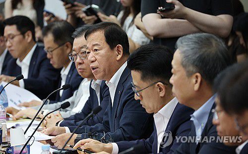 발언하는 서유석 금투협 회장(서울=연합뉴스) 신준희 기자 = 금융투자협회 서유석 회장이 8일 여의도 한국금융투자협회에서 열린 금감원-금융투자회사 CEO 간담회에서 발언을 하고 있다. 2025.9.8 hama@yna.co.kr