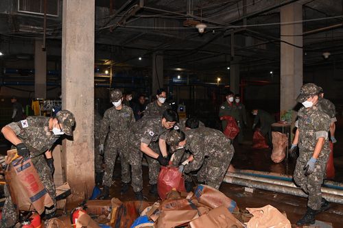 복구 작업하는 38전대 장병들[38전대 제공. 재판매 및 DB 금지]