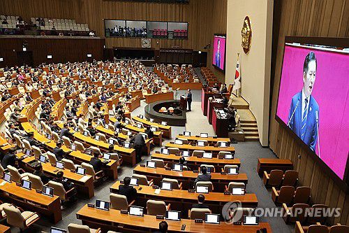 정청래 대표, 교섭단체 대표 연설(서울=연합뉴스) 김주성 기자 = 더불어민주당 정청래 대표가 9일 서울 여의도 국회에서 열린 본회의에서 교섭단체 대표 연설을 하고 있다. 2025.9.9 utzza@yna.co.kr