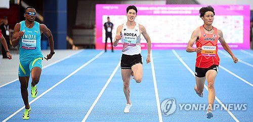 '누구보다 빨리'(구미=연합뉴스) 김현태 기자 = 31일 오후 경북 구미시민운동장에서 열린 2025 아시아육상경기선수권대회 남자 200ｍ 결선에서 고승환(광주광역시청)이 전력 질주하고 있다. 2025.5.31 mtkht@yna.co.kr