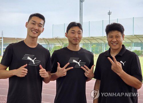 도쿄 세계선수권 준비하는 우상혁, 유규민, 김도균 감독(진천=연합뉴스) 하남직 기자 = 도쿄 세계육상선수권을 앞두고 훈련 중인 우상혁(왼쪽부터)과 유규민, 김도균 감독이 8일 진천선수촌에서 연합뉴스와 인터뷰하고 있다. 2025.9.8 jiks79@yna.co.kr