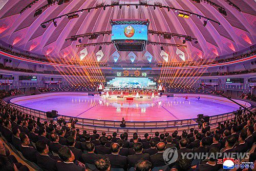 북한, 정권수립 77주년 경축공연 진행(평양 조선중앙통신=연합뉴스) 북한 정권수립 77주년 기념일(9·9절)을 맞아 9일 빙상관에서 경축공연이 진행되었다고 조선중앙통신이 10일 보도했다. 2025.9.10      [국내에서만 사용가능. 재배포 금지. For Use Only in the Republic of Korea. No Redistribution] nkphoto@yna.co.kr