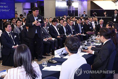 발언하는 서정진 셀트리온 회장(서울=연합뉴스) 한상균 기자 = 서정진 셀트리온 회장이 10일 서울 마포구 프론트원에서 열린 국민성장펀드 보고대회에서 발언하고 있다. 2025.9.10 xyz@yna.co.kr