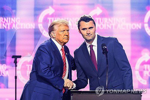 트럼프 대통령과 찰리 커크(오른쪽([AFP 연합뉴스 자료사진. 재판매 및 DB 금지]