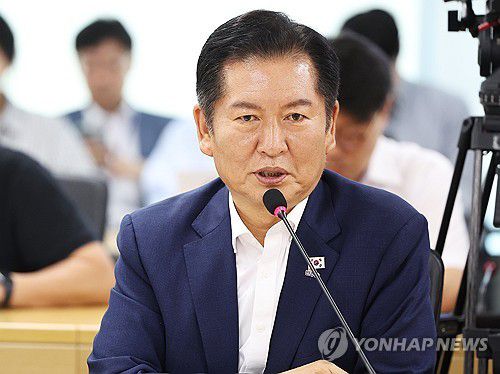 발언하는 정청래 대표(수원=연합뉴스) 홍기원 기자 = 10일 경기도 수원시 경기도청에서 열린 더불어민주당 경기도 예산정책협의회에서 정청래 대표가 발언하고 있다. 2025.9.10 xanadu@yna.co.kr