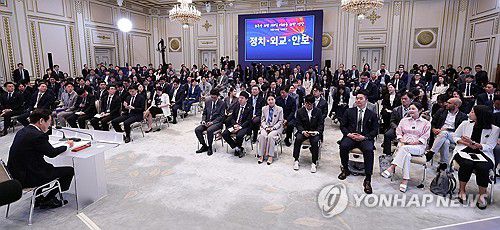 이재명 대통령, 취임 100일 기자회견(서울=연합뉴스) 김도훈 기자 = 이재명 대통령이 11일 청와대 영빈관에서 취임 100일 기자회견을 하고 있다. 2025.9.11 [대통령실통신사진기자단] superdoo82@yna.co.kr