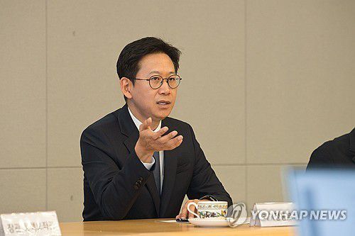 배경훈 장관, KT 소액결제 침해사고 점검(서울=연합뉴스) 배경훈 과학기술정보통신부 장관이 11일 서울 종로구 KT 광화문지사에서 고객 무단 소액결제 침해사고 관련 조치 현황을 점검하고 있다. 2025.9.11 [과학기술정보통신부 제공. 재판매 및 DB 금지] photo@yna.co.kr