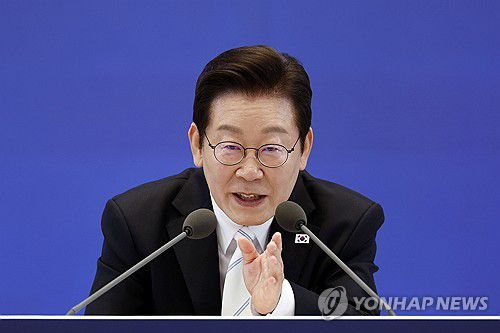 취임 100일 기자회견, 발언하는 이재명 대통령(서울=연합뉴스) 김도훈 기자 = 이재명 대통령이 11일 청와대 영빈관에서 열린 취임 100일 기자회견 '회복을 위한 100일, 미래를 위한 성장'에서 발언하고 있다. 2025.9.11 [대통령실통신사진기자단] superdoo82@yna.co.kr