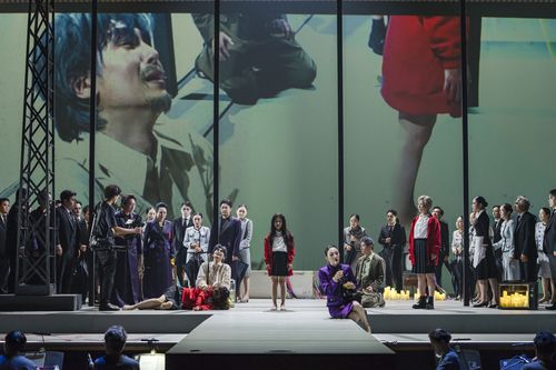 창극 '심청' 극 중 한 장면.(서울=연합뉴스) 이번 공연은 라이브 카메라를 도입해 클로즈업과 다양한 앵글로 멀리 떨어져 있는 관객의 시야 한계를 넘어 인물의 내면을 잘 드러냈다는 평가를 받았다. [국립극장 제공]