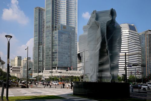 이용덕 작 '위대한 결집'서울 용산역 광장에 설치된 이용덕 작 '위대한 결집'. [LYD 스튜디오 제공. 재판매 및 DB 금지]