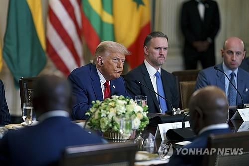 7월 9일(현지시간) 백악관에서 아프리카 5개국 정상과 만난 도널드 트럼프 대통령[UPI 연합뉴스 자료사진. 재판매 및 DB 금지]