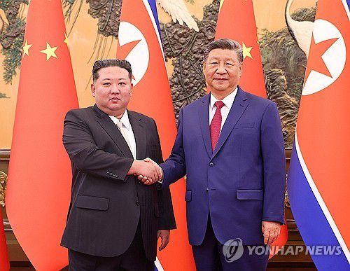 4일(현지시간) 중국 베이징서 회담 가진 북중 정상[베이징 로이터 연합뉴스. 재판매 및 DB 금지]