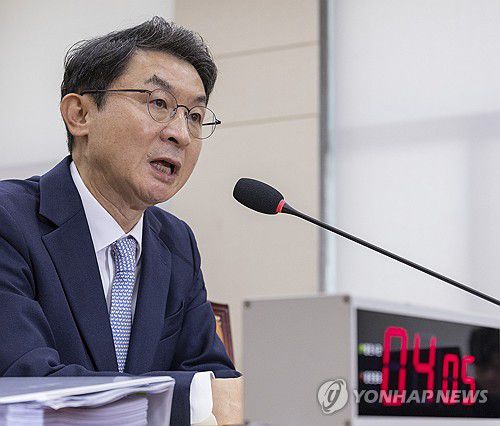 이억원 금융위원장 후보자, 인사청문회에서 답변(서울=연합뉴스) 황광모 기자 = 이억원 금융위원장 후보자가 2일 국회 정무위원회에서 열린 인사청문회에 출석해 의원 질의에 답하고 있다. 2025.9.2 hkmpooh@yna.co.kr