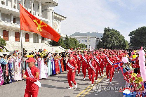 북한, 각 도서 '충성의 편지' 채택 군중대회(평양 조선중앙통신=연합뉴스) 북한은 노동당 창건 80주년을 맞아 각 도에서 김정은 국무위원장에게 올리는 '충성의 편지'를 채택하는 군중대회를 열었다고 조선중앙통신이 11일 보도했다. 채택된 편지는 이어달리기 대열에 전달돼 각지 주민들의 환송 속에 평양을 향해 출발했다. 2025.9.11      [국내에서만 사용가능. 재배포 금지. For Use Only in the Republic of Korea. No Redistribution] nkphoto@yna.co.kr