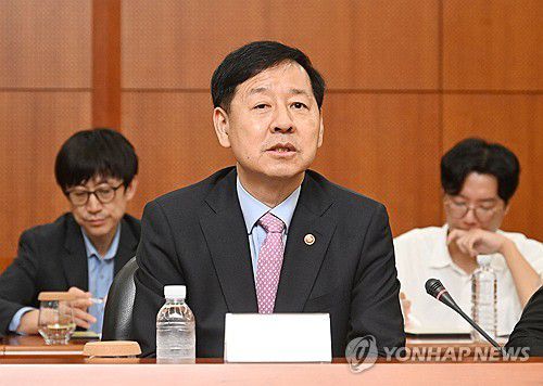 AI 대전환 릴레이 현장 간담회(서울=연합뉴스) 구윤철 경제부총리 겸 기획재정부 장관이 12일 경기 의왕시 현대자동차 로보틱스 랩을 방문해 AI 대전환 릴레이 현장 간담회를 하고 있다. 2025.9.12 [기획재정부 제공. 재판매 및 DB 금지] photo@yna.co.kr