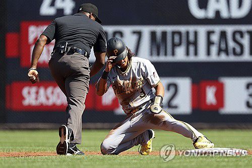 배지환, 도루 실패(워싱턴 AP=연합뉴스) 피츠버그 배지환이 15일(한국시간) 미국 워싱턴DC 내셔널스파크에서 열린 워싱턴과의 방문 경기에서 2회 2루 도루를 실패한 뒤 아쉬워하고 있다.