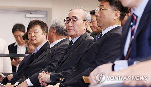 김영섭 KT 사장, 소액결제 피해 관련 기자 브리핑(서울=연합뉴스) 이동해 기자 = 김영섭 KT 사장이 11일 서울 종로구 KT 광화문빌딩 웨스트 사옥에서 소액결제 피해 관련 기자 브리핑에 참석해 있다. 2025.9.11 [공동취재] eastsea@yna.co.kr