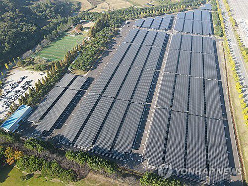 현대자동차, 국내 최대 규모 재생에너지 공급 계약(PPA) 체결(서울=연합뉴스) 현대자동차 아산공장에 설치된 태양광 자가발전 시설의 모습. 2024.10.30 [현대자동차 제공. 재판매 및 DB 금지] photo@yna.co.kr