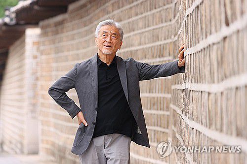 장사익, 음악 활동 30주년 기념 인터뷰(서울=연합뉴스) 진연수 기자 = 가수 장사익이 16일 서울 중구 컨퍼런스하우스 달개비에서 진행된 30주년 기념 라운드 인터뷰에 앞서 포즈를 취하고 있다. 2025.9.16 jin90@yna.co.kr