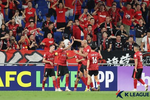 더얼자둬(4번)의 선제골에 기뻐하는 청두 선수들[한국프로축구연맹 제공. 재판매 및 DB 금지]