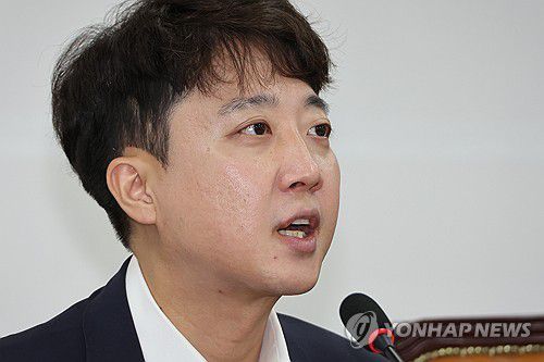 최고위 발언하는 개혁신당 이준석 대표(서울=연합뉴스) 김주성 기자 = 개혁신당 이준석 대표가 8일 서울 여의도 국회에서 열린 최고위원회의에서 발언하고 있다. 2025.9.8 utzza@yna.co.kr
