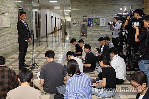 더불어민주당 언론개혁특별위원회 브리핑(서울=연합뉴스) 박동주 기자 = 더불어민주당 노종면 의원이 8일 서울 여의도 국회에서 더불어민주당 언론개혁특별위원회 브리핑을 하고 있다. 2025.9.8 pdj6635@yna.co.kr