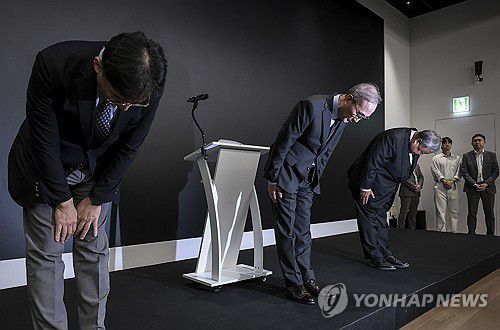 소액결제 피해 관련 고개 숙여 사과하는 김영섭 KT 사장(서울=연합뉴스) 이동해 기자 = 김영섭 KT 사장이 11일 서울 종로구 KT 광화문빌딩 웨스트 사옥에서 소액결제 피해와 관련해 고개 숙여 사과하고 있다. 2025.9.11 [공동취재] eastsea@yna.co.kr