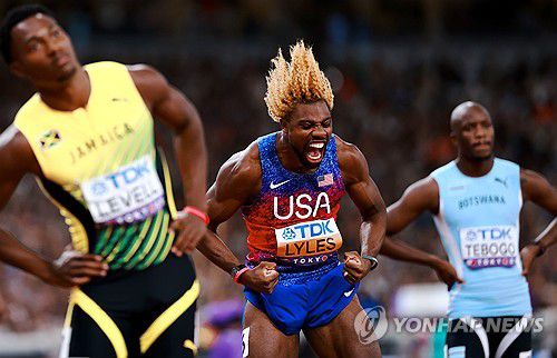 '초사이언인 라일스'(도쿄 EPA=연합뉴스) 라일스가 19일 일본 도쿄 국립경기장에서 열린 2025 세계육상선수권 남자 200ｍ 결선을 앞두고 포효하고 있다.