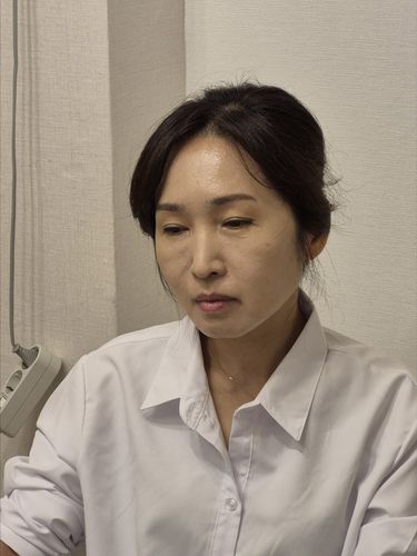 연합뉴스와 인터뷰 중인 배진시 몽테뉴해외입양연대 대표[윤근영 기자 촬영]