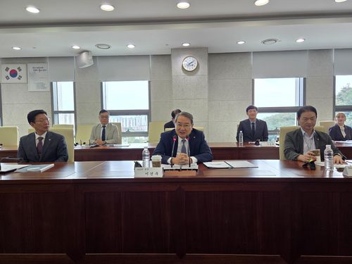 은용순 DGIST 교학부총장(사진 왼쪽부터)과 이건우 총장, 신경호 연구부총장[촬영 최현석]