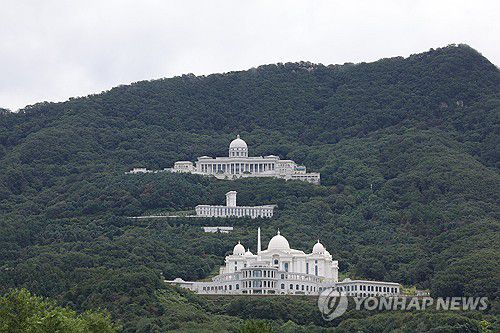 적막한 가평 통일교 본부(가평=연합뉴스) 임병식 기자 = 한학자 통일교 총재에 대한 민중기 특별검사팀 조사가 종료된 가운데 18일 오전 경기도 가평군 통일교 본부 일대가 적막하다. 2025.9.18 andphotodo@yna.co.kr