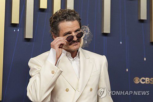 에미상 시상식에 참석한 배우 페드로 파스칼[AP=연합뉴스 자료사진. 재판매 및 DB 금지]