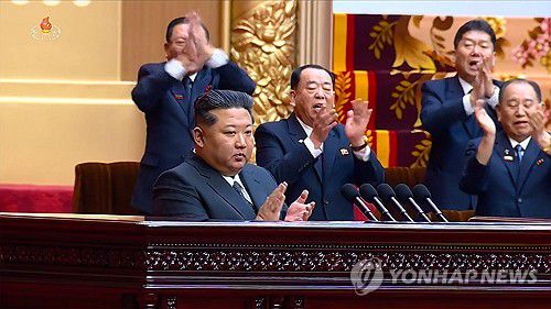 김정은, 최고인민회의서 대미·대한 입장 천명(서울=연합뉴스) 김정은 북한 국무위원장이 지난 21일 최고인민회의에서 조선반도와 주변의 정세추이를 엄정히 분석하며 공화국정부의 원칙적인 대미·대한 입장을 천명했다고 조선중앙TV가 22일 보도했다. [조선중앙TV 화면] 2025.9.22      [국내에서만 사용가능. 재배포 금지. For Use Only in the Republic of Korea. No Redistribution] nkphoto@yna.co.kr