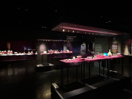 바닷속에서 찾은 유물     (목포=연합뉴스) 김예나 기자 = 지난 19일 전남 목포시 목포해양유물전시관 전시실 모습. 2025.9.25     yes@yna.co.kr