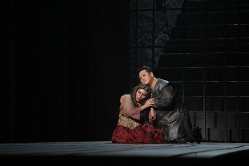 제22회 대구국제오페라축제 개막 공연 '일 트로바토레'26일 대구오페라하우스에서 열린 제22회 대구국제오페라축제 개막 공연 '일 트로바토레'에서 어머니 아주체나를 구하려다가 함께 감옥에 갇혀버린 만리코의 모습. 2025.09.26. [대구오페라하우스 제공. 재판매 및 DB금지]