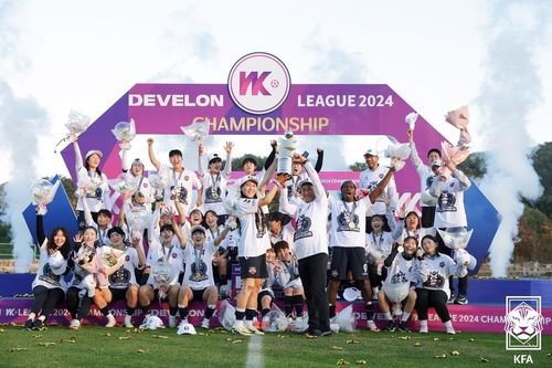 2024 WK리그 챔피언결정전에서 우승한 수원FC 위민 선수단의 세리머니 모습.[대한축구협회 제공. 재판매 및 DB 금지]