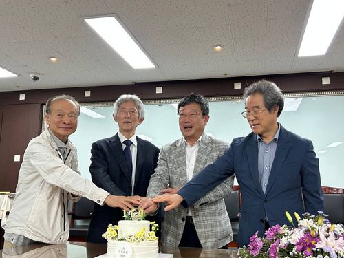 도광문화포럼을 이끈 4명의 대표들     (서울=연합뉴스) 김예나 기자 = 지난 26일 서울 동작구 양녕회관에서 열린 도광문화포럼에서 관계자들이 150회를 축하하고 있다. 왼쪽부터 포럼 대표를 역임한 이원복 전 부산시립박물관장, 이건무 전 국립중앙박물관장, 이귀영 국가유산진흥원장, 신광섭 전 국립부여박물관장. 2026.9.29     yes@yna.co.kr