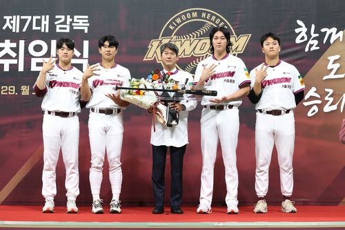 감독 취임식에 참석한 키움 선수들과 설종진 감독.[키움 히어로즈 제공. 재판매 및 DB 금지]