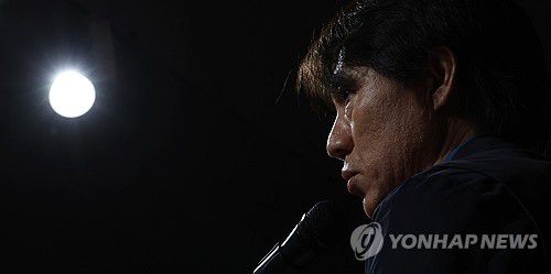질문에 답하는 홍명보 축구대표팀 감독(서울=연합뉴스) 최재구 기자 = 홍명보 축구 국가대표팀 감독이 29일 서울 종로구 축구회관에서 축구국가대표팀 친선경기 10월 소집명단을 발표하고 기자의 질문에 답하고 있다.  2025.9.29 jjaeck9@yna.co.kr