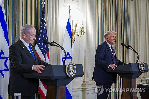 공동 기자회견하는 네타냐후 이스라엘 총리(왼쪽)와 트럼프 미국 대통령[워싱턴 EPA=연합뉴스. 재판매 및 DB 금지]