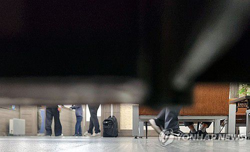 민중기특검, 국민의힘 경남도당 압수수색(창원=연합뉴스) 김동민 기자 = 김건희 여사 관련 의혹들을 수사하는 민중기 특별검사팀이 30일 국민의힘 경남도당에 대한 압수수색을 하고 있다. 사진은 경남도당 내부 모습. 2025.9.30 image@yna.co.kr