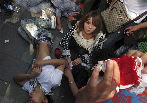 초과수요로 2011년 베이징 싼리툰의 애플스토어에서 발생한 유혈사태.[인플루엔셜 제공. 재판매 및 DB금지]