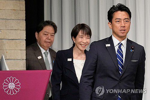 자민당 총재 선거 후보. 오른쪽부터 고이즈미, 다카이치, 하야시 의원.[EPA 연합뉴스 자료사진. 재판매 및 DB 금지]