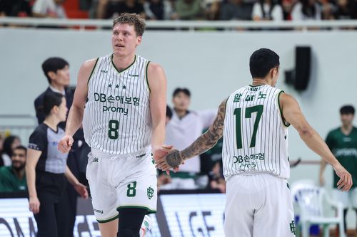 DB의 헨리 엘런슨과 이선 알바노[KBL 제공. 재판매 및 DB 금지]