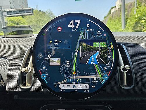 티맵 내비게이션(서울·남양주=연합뉴스) 임성호 기자 = 지난 13일 서울 성동구에서 공개된 프리미엄 소형차 브랜드 미니(MINI) 스포츠유틸리티차(SUV) 컨트리맨 3세대 모델 '뉴 미니 컨트리맨'에 적용된 티맵 내비게이션. 2024.6.14      sh@yna.co.kr