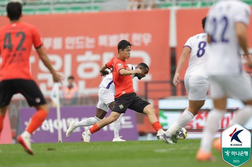 강원과 안양의 경기 장면[한국프로축구연맹 제공. 재판매 및 DB 금지]