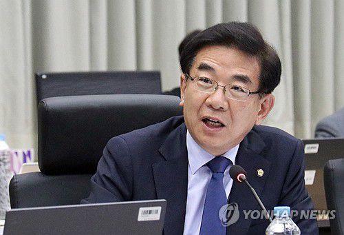 국감서 질의하는 정일영 의원(대전=연합뉴스) 이은파 기자 = 국회 기획재정위원회 소속 더불어민주당 정일영 의원이 18일 정부대전청사 대회의실에서 열린 조달청·관세청·통계청에 대한 국정감사에서 질의하고 있다. 2024.10.18 sw21@yna.co.kr