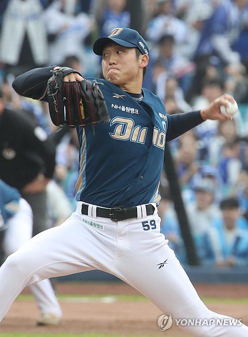 역투하는 구창모(대구=연합뉴스) 김현태 기자 = 6일 대구 삼성라이온즈파크에서 열린 2025 KBO 포스트시즌 와일드카드 1차전 삼성 라이온즈와 NC 다이노스의 경기. NC 선발투수 구창모가 1회말 역투를 하고 있다. 2025.10.6 mtkht@yna.co.kr